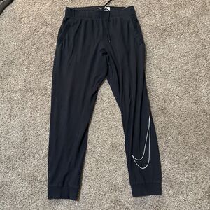 Nike DRI-FIT Light Training Pants Men M Black Tapered Jogger Sweatpants‎ Cuffed
